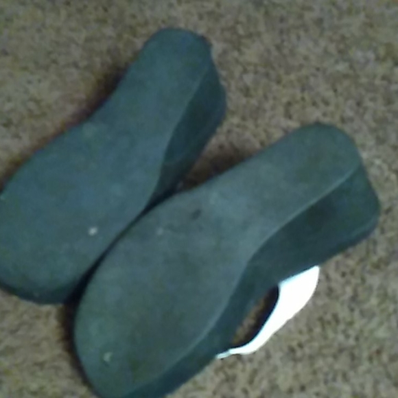 GUESS SANDALS - Picture 3 of 4